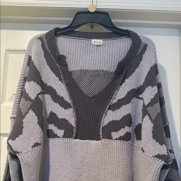 POL Charcoal & Light Gray Oversized Relaxed Boxy VNeck Sweater Medium - Picture 15 of 16